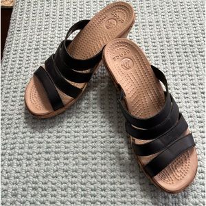 Crocs size 7 wedge platform summer sandal with black straps.